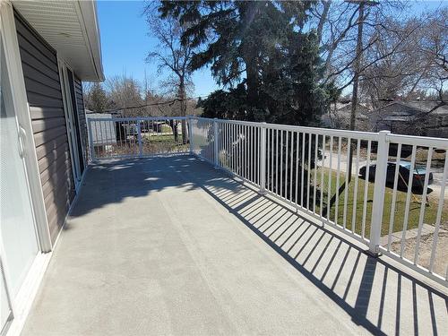 106 2Nd Avenue, Oakville, MB - Outdoor With Exterior