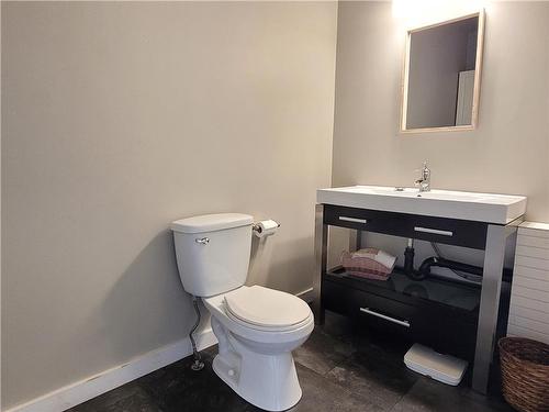 106 2Nd Avenue, Oakville, MB - Indoor Photo Showing Bathroom