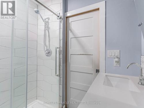 9 Ramore Street, Cambridge, ON - Indoor Photo Showing Bathroom