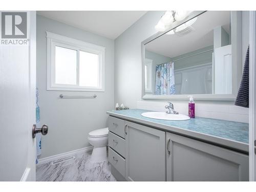5352 Macdonald Road, Vernon, BC - Indoor Photo Showing Bathroom