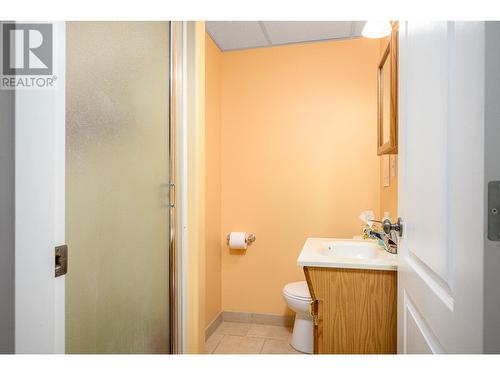 5352 Macdonald Road, Vernon, BC - Indoor Photo Showing Bathroom