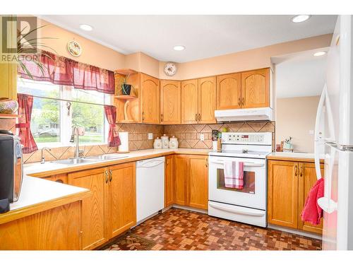 5352 Macdonald Road, Vernon, BC - Indoor Photo Showing Kitchen With Double Sink