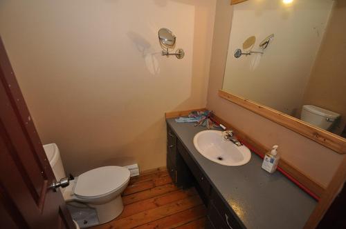 6160 Rotter Spur Road, Salmo, BC - Indoor Photo Showing Bathroom