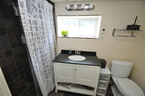 6160 Rotter Spur Road, Salmo, BC - Indoor Photo Showing Bathroom