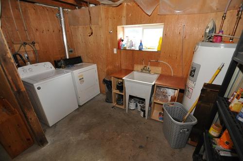 6160 Rotter Spur Road, Salmo, BC - Indoor Photo Showing Laundry Room