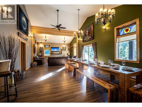 1502 Mountain View Drive, Revelstoke, BC - Indoor Photo Showing Dining Room