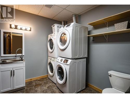 1502 Mountain View Drive, Revelstoke, BC - Indoor Photo Showing Laundry Room