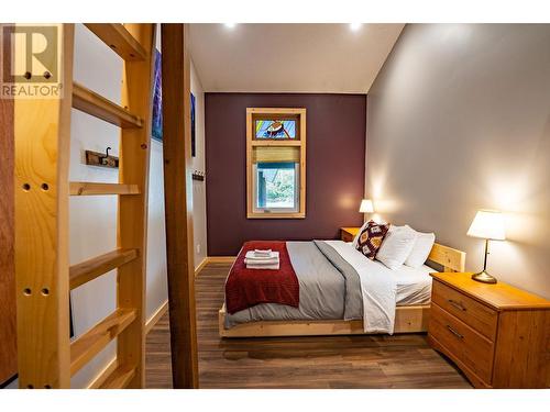 1502 Mountain View Drive, Revelstoke, BC - Indoor Photo Showing Bedroom