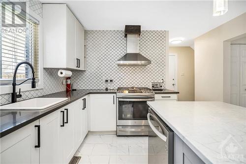 3471 Paul Anka Drive, Ottawa, ON - Indoor Photo Showing Kitchen With Upgraded Kitchen