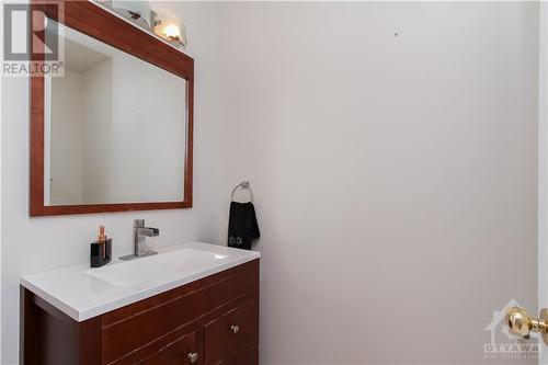 46 Whernside Terrace, Ottawa, ON - Indoor Photo Showing Bathroom