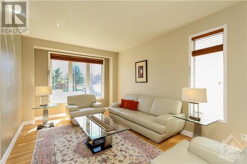 46 Whernside Terrace, Ottawa, ON - Indoor Photo Showing Living Room