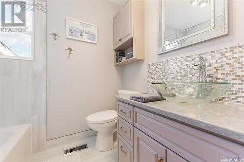 30 5Th Avenue, Lumsden, SK - Indoor Photo Showing Bathroom