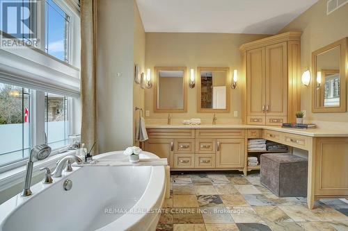 209 Hume Road, Puslinch, ON - Indoor Photo Showing Bathroom