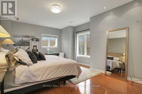 209 Hume Road, Puslinch, ON - Indoor Photo Showing Bedroom