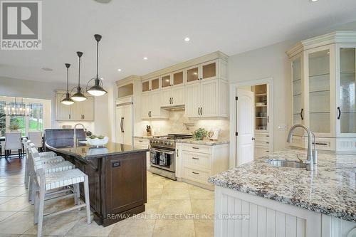 209 Hume Road, Puslinch, ON - Indoor Photo Showing Kitchen With Upgraded Kitchen
