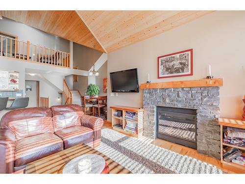 3 - 925 Lakeview Meadows Glen, Invermere, BC - Indoor Photo Showing Living Room With Fireplace