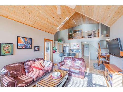 3 - 925 Lakeview Meadows Glen, Invermere, BC - Indoor