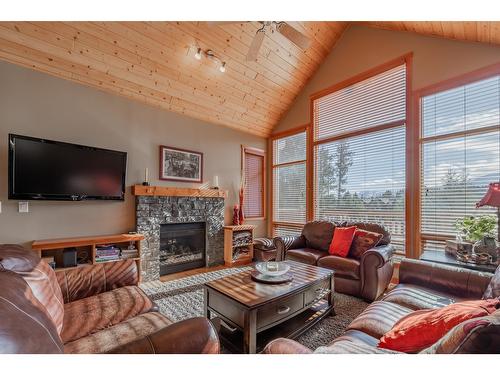 3 - 925 Lakeview Meadows Glen, Invermere, BC - Indoor Photo Showing Living Room With Fireplace