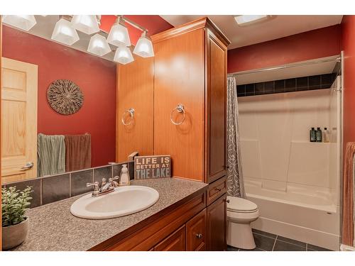 3 - 925 Lakeview Meadows Glen, Invermere, BC - Indoor Photo Showing Bathroom