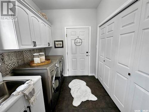 517 Aspen Drive, Swift Current, SK - Indoor Photo Showing Laundry Room