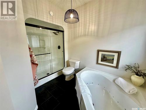 517 Aspen Drive, Swift Current, SK - Indoor Photo Showing Bathroom