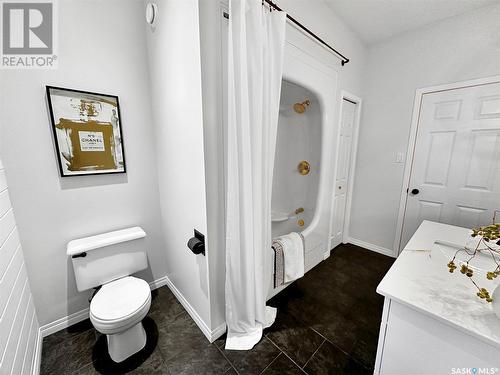 517 Aspen Drive, Swift Current, SK - Indoor Photo Showing Bathroom