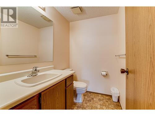 2085 Gordon Drive Unit# 208, Kelowna, BC - Indoor Photo Showing Bathroom