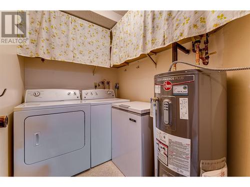2085 Gordon Drive Unit# 208, Kelowna, BC - Indoor Photo Showing Laundry Room