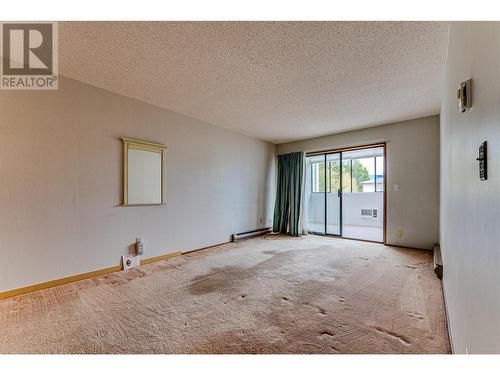 2085 Gordon Drive Unit# 208, Kelowna, BC - Indoor Photo Showing Other Room