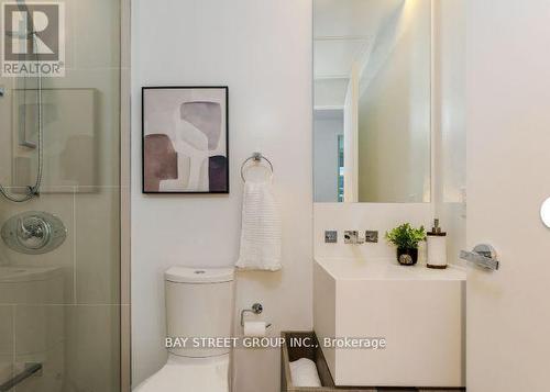 #1610 -1 Bloor St E, Toronto, ON - Indoor Photo Showing Bathroom