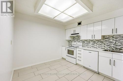 #305 -188 Spadina Ave, Toronto, ON - Indoor Photo Showing Kitchen With Double Sink