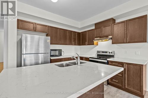 31 Bianca Cres, Wasaga Beach, ON - Indoor Photo Showing Kitchen With Double Sink