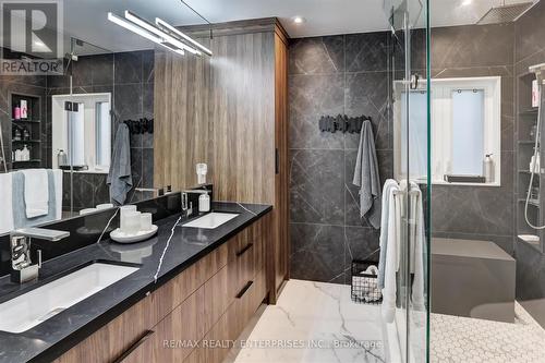 1520 Drymen Cres, Mississauga, ON - Indoor Photo Showing Bathroom