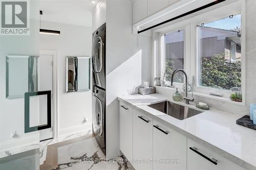 1520 Drymen Crescent, Mississauga, ON - Indoor Photo Showing Laundry Room