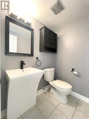 2404 Ravinebrook Crescent, Oakville, ON - Indoor Photo Showing Bathroom