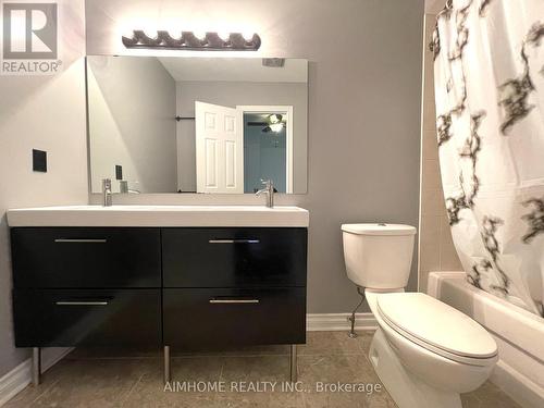 2404 Ravinebrook Cres, Oakville, ON - Indoor Photo Showing Bathroom