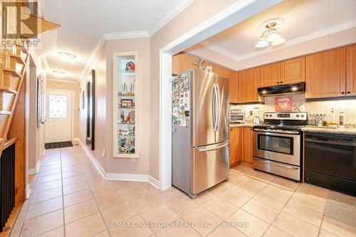 871 Fable Cres, Mississauga, ON - Indoor Photo Showing Kitchen