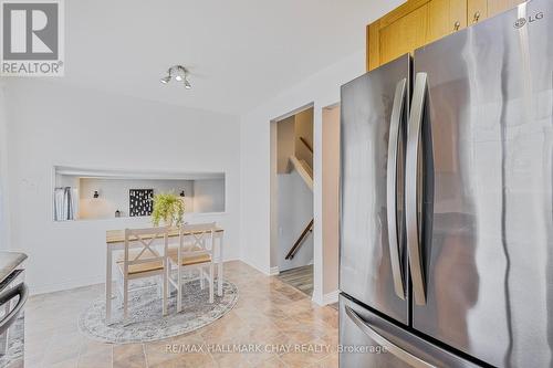 325 Kingsview Drive, Caledon, ON - Indoor Photo Showing Kitchen