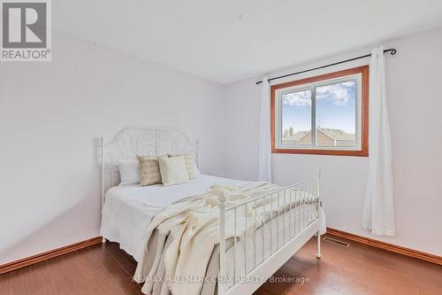 325 Kingsview Drive, Caledon, ON - Indoor Photo Showing Bedroom