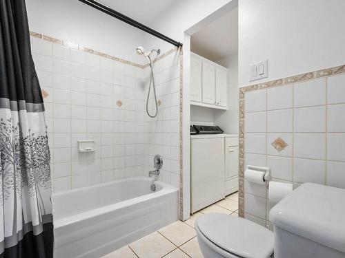 Bathroom - 335  - 339 Boul. Jacques-Cartier O., Longueuil (Le Vieux-Longueuil), QC - Indoor Photo Showing Bathroom