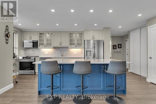 1207 - 165 Ontario Street, Kingston, ON - Indoor Photo Showing Kitchen With Upgraded Kitchen