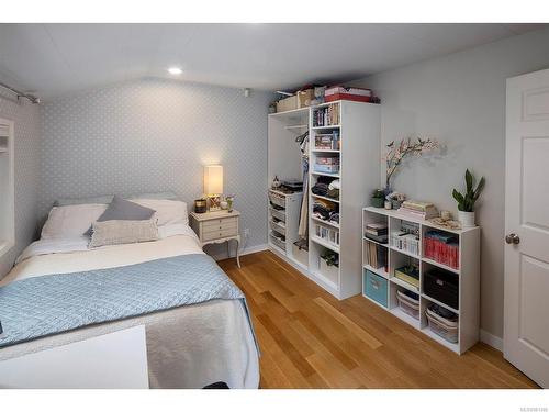3794 Cadboro Bay Rd, Saanich, BC - Indoor Photo Showing Bedroom