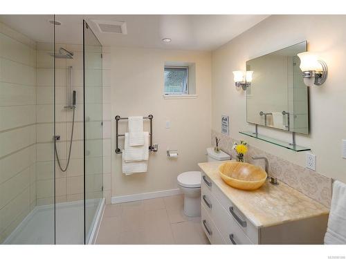 3794 Cadboro Bay Rd, Saanich, BC - Indoor Photo Showing Bathroom