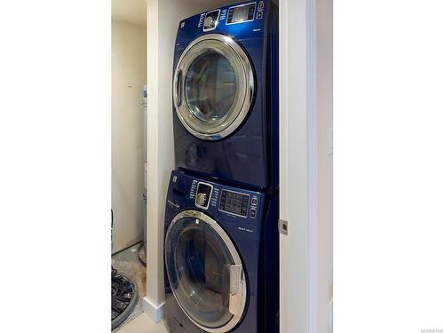 3794 Cadboro Bay Rd, Saanich, BC - Indoor Photo Showing Laundry Room