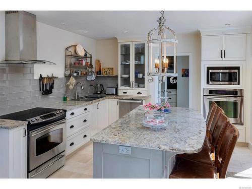 3794 Cadboro Bay Rd, Saanich, BC - Indoor Photo Showing Kitchen With Upgraded Kitchen