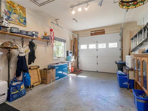 1066 River Rd, Highlands, BC - Indoor Photo Showing Garage