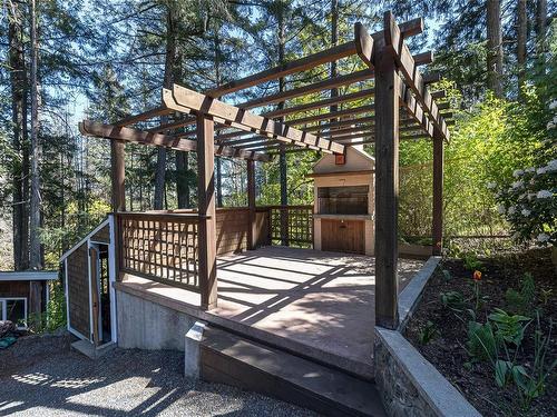 1066 River Rd, Highlands, BC - Outdoor