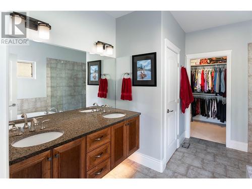 4450 Gordon Drive Unit# 105, Kelowna, BC - Indoor Photo Showing Bathroom