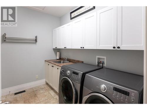 4450 Gordon Drive Unit# 105, Kelowna, BC - Indoor Photo Showing Laundry Room