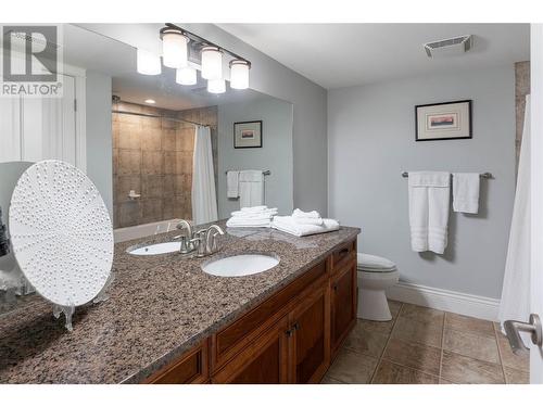 4450 Gordon Drive Unit# 105, Kelowna, BC - Indoor Photo Showing Bathroom